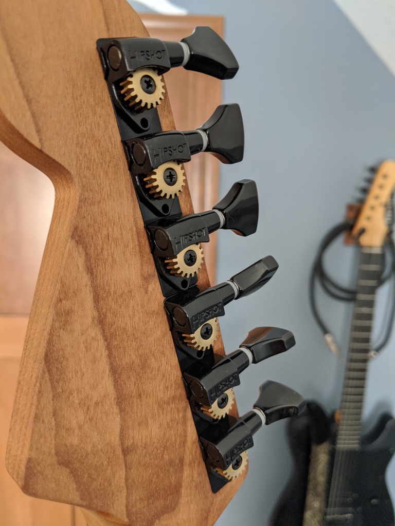 Picture of guitar tuning machine gears